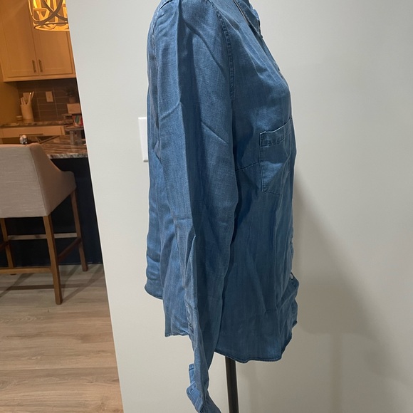 New Untuckit Lioness Denim Button Down Shirt - Picture 5 of 8